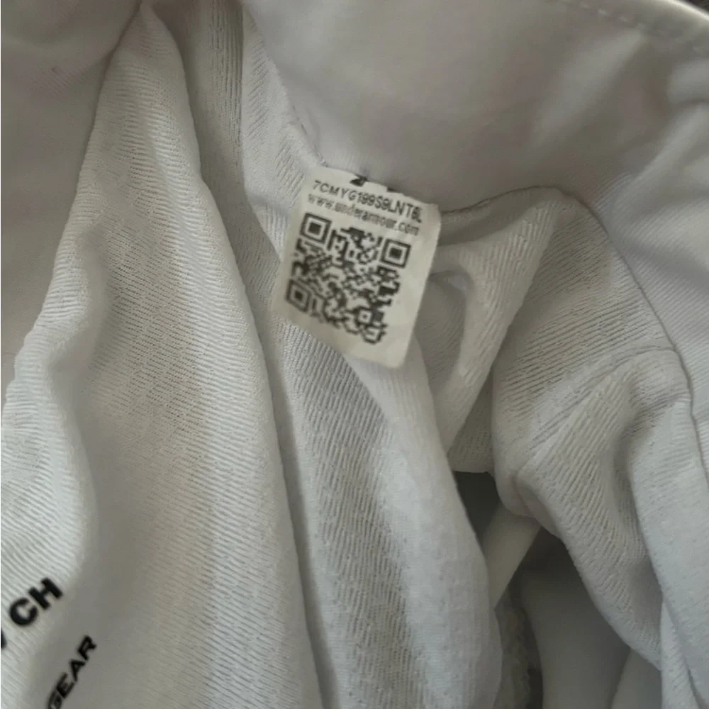 Under Armor Shorts - Picture 3 of 8